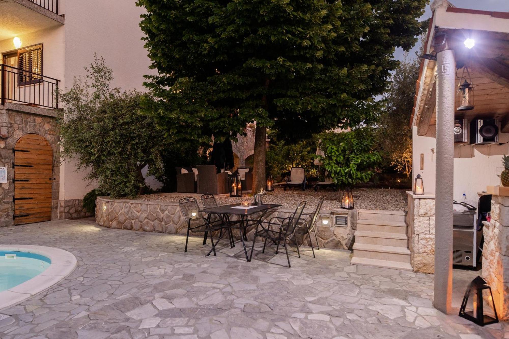 Bubi Apartments Малинска Екстериор снимка
