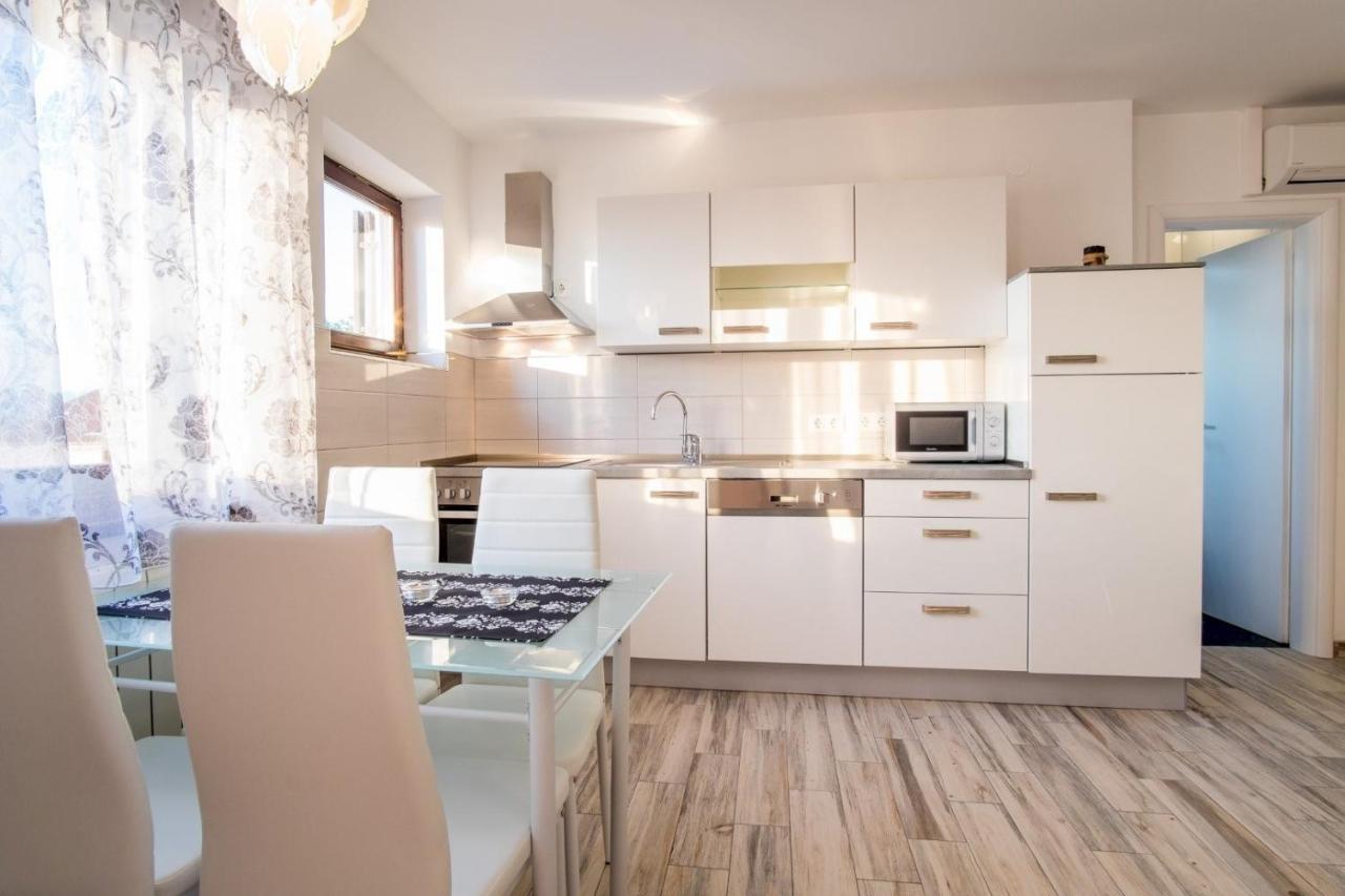 Bubi Apartments Малинска Екстериор снимка