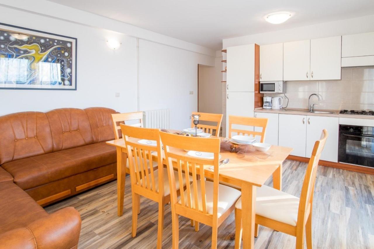Bubi Apartments Малинска Екстериор снимка